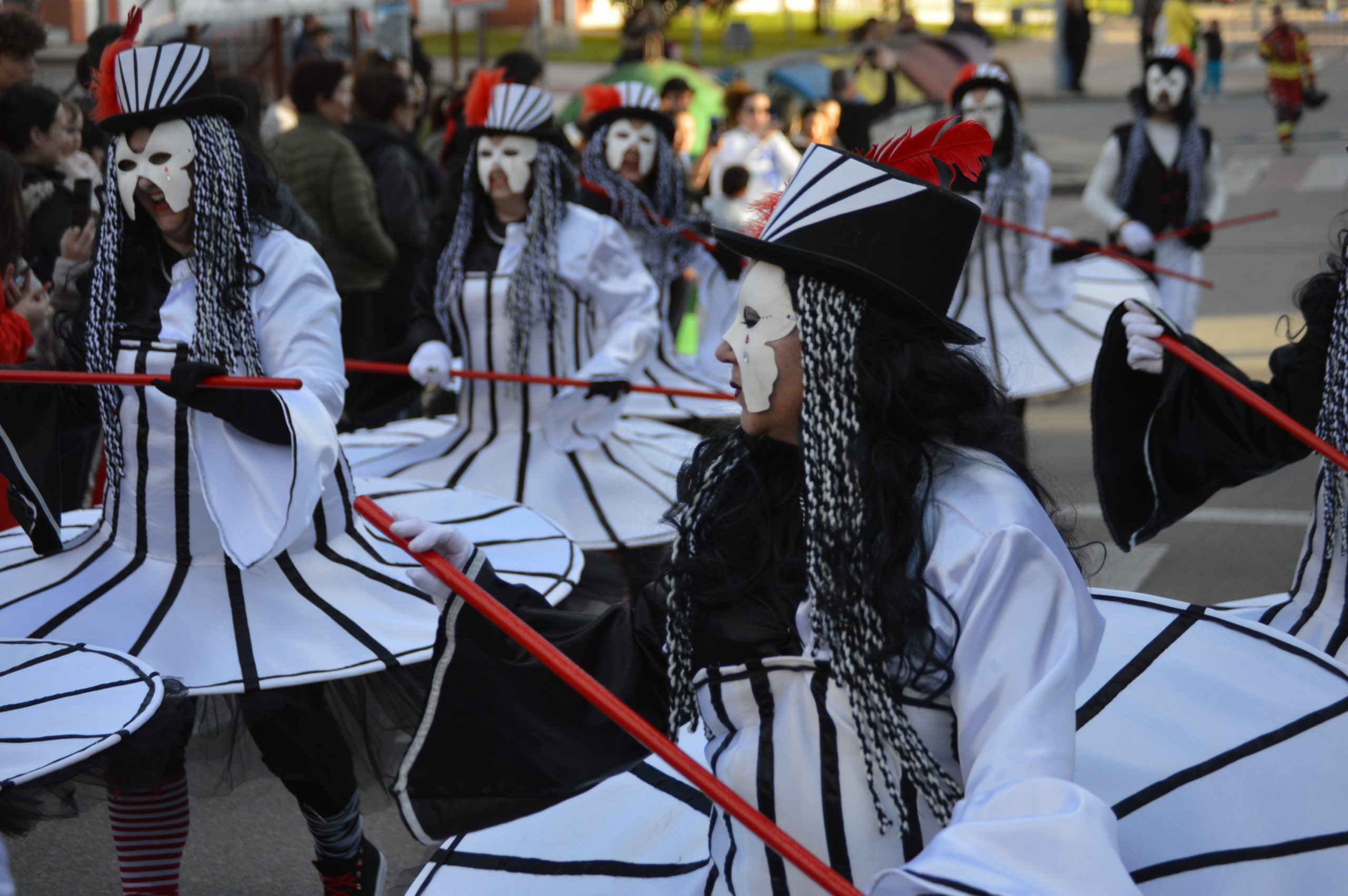 Carnavales en Ponferrada, el sol saca a la calle a miles de ponferradinos para disfrutar del desfile 43