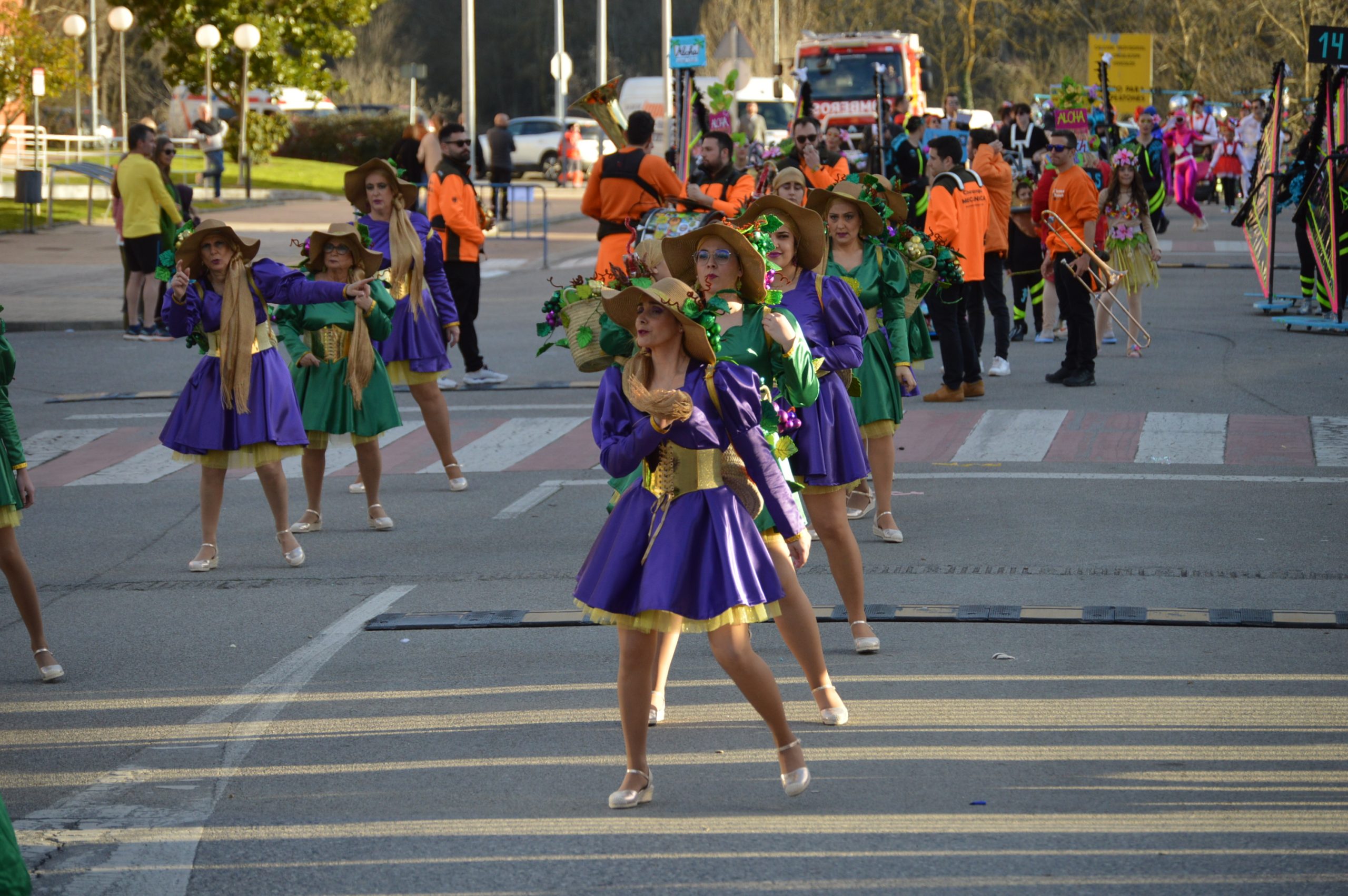 Carnavales en Ponferrada, el sol saca a la calle a miles de ponferradinos para disfrutar del desfile 39
