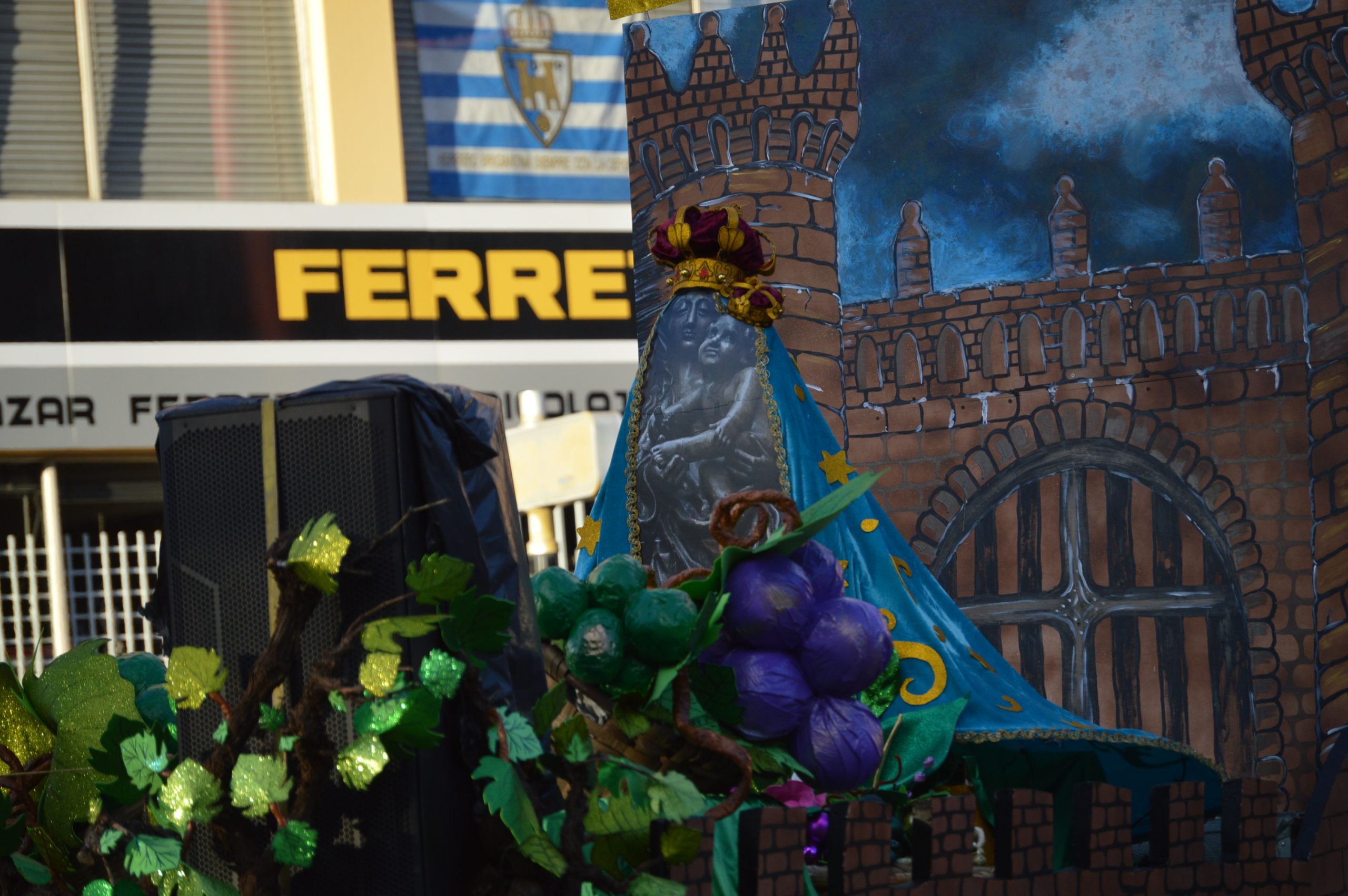 Carnavales en Ponferrada, el sol saca a la calle a miles de ponferradinos para disfrutar del desfile 30