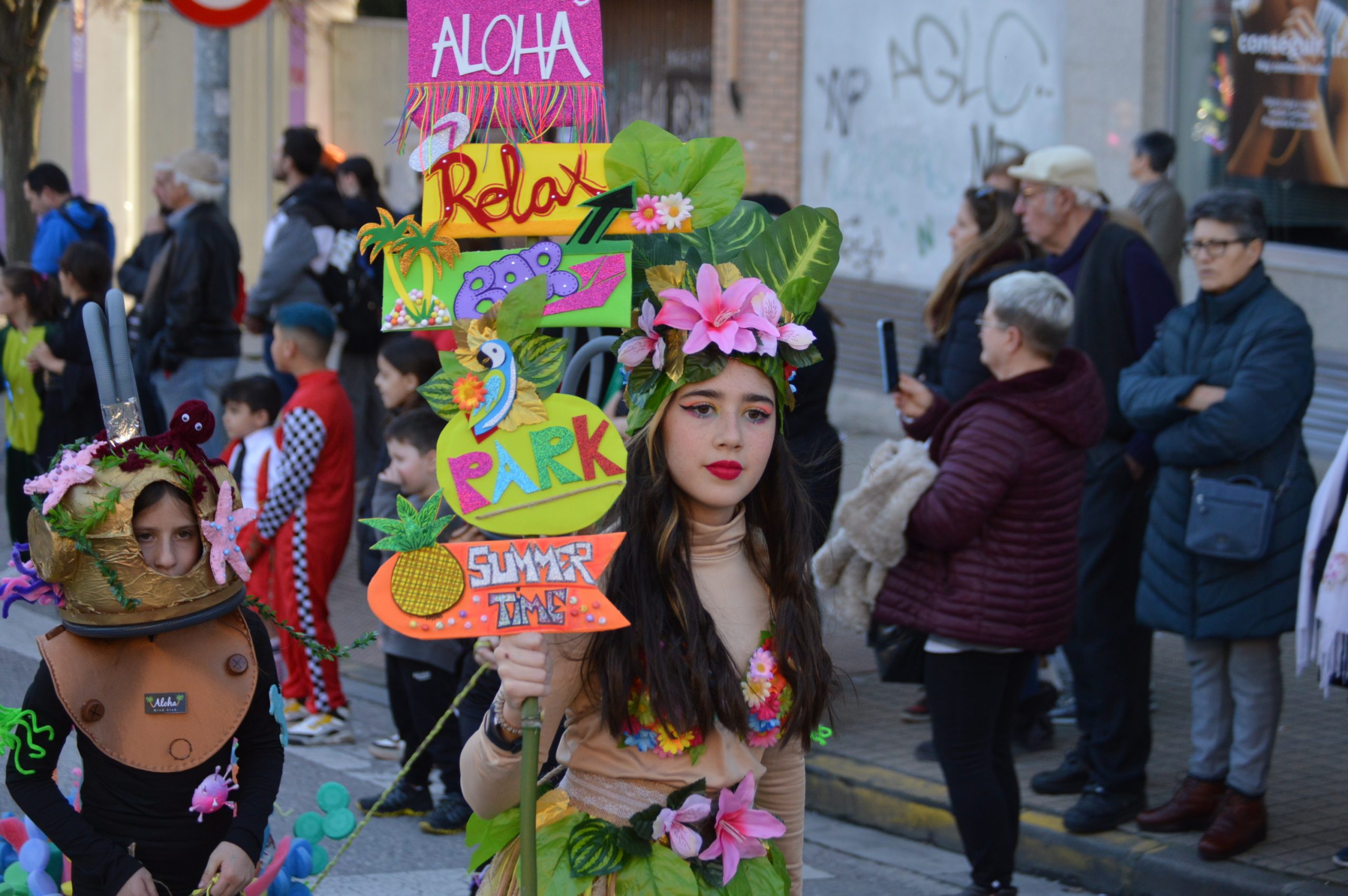 Carnavales en Ponferrada, el sol saca a la calle a miles de ponferradinos para disfrutar del desfile 28