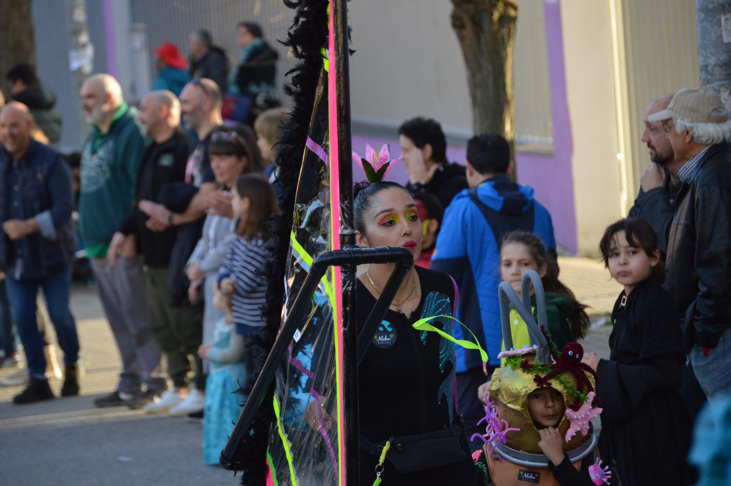 Carnavales en Ponferrada, el sol saca a la calle a miles de ponferradinos para disfrutar del desfile 25