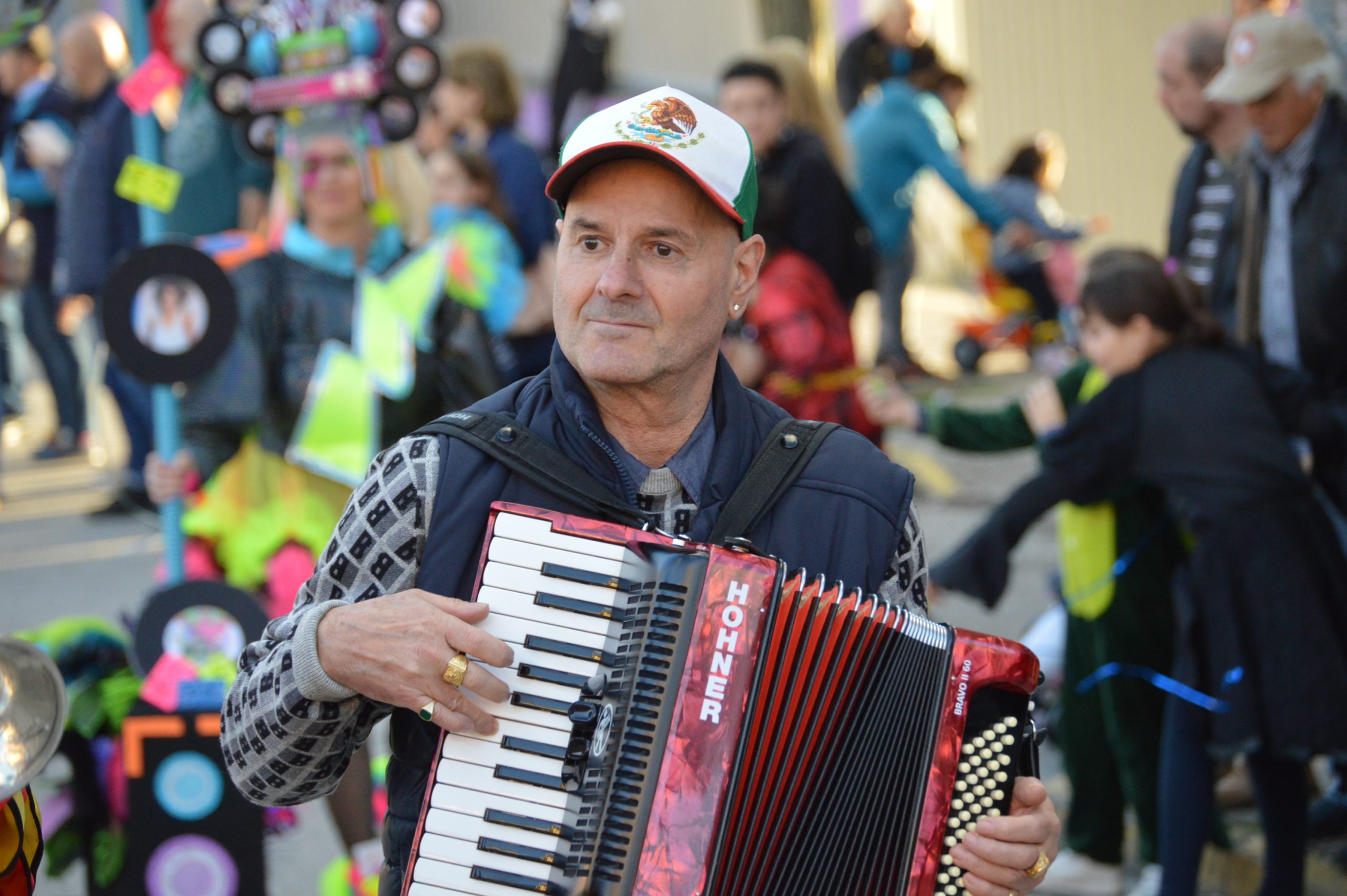 Carnavales en Ponferrada, el sol saca a la calle a miles de ponferradinos para disfrutar del desfile 6