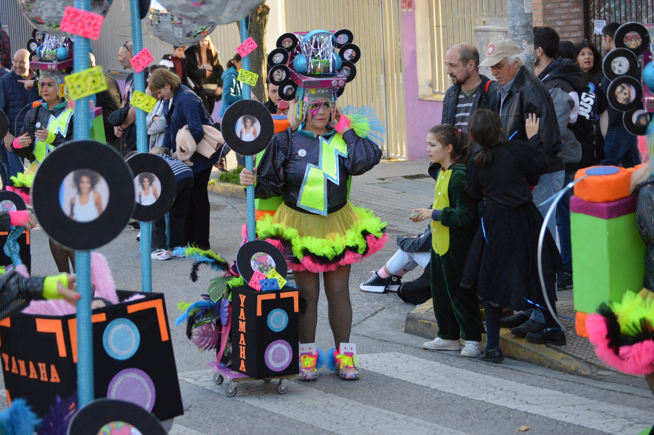 Carnavales en Ponferrada, el sol saca a la calle a miles de ponferradinos para disfrutar del desfile 4