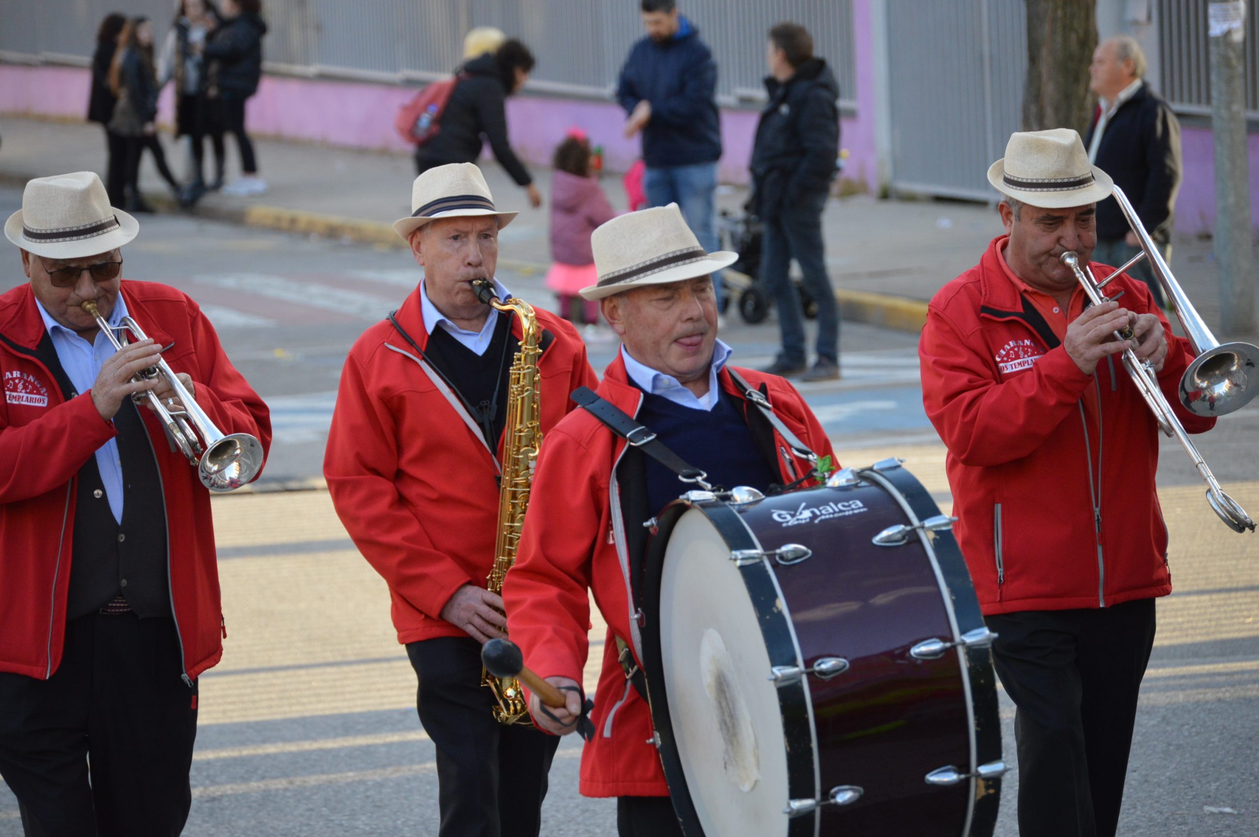Carnavales en Ponferrada, el sol saca a la calle a miles de ponferradinos para disfrutar del desfile 116