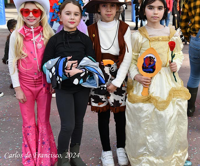 Carnaval Infantil de Cacabelos: Color, música y chocolate en una tarde soleada 8