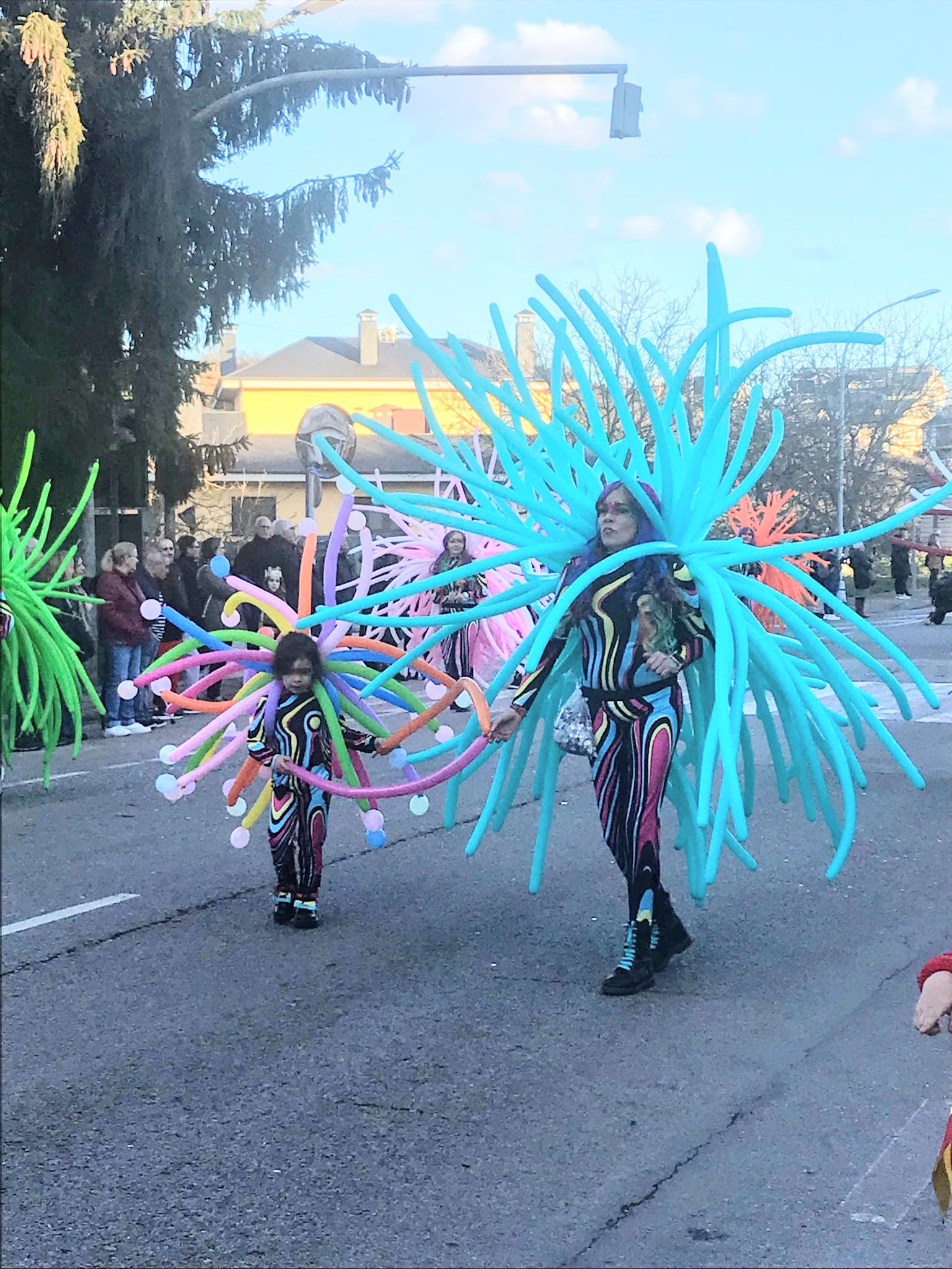 Carnaval 2024 en Cacabelos, el buen humor y el buen tiempo animan las calles 13