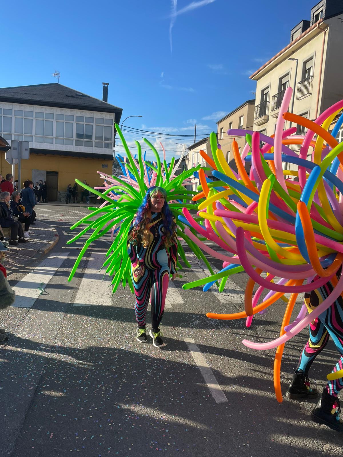 CARNAVAL 2024 FOTOS | Camponaraya se divierte entre ovnis, carreras de Fórmula Uno, Barbie's y carrozas 86