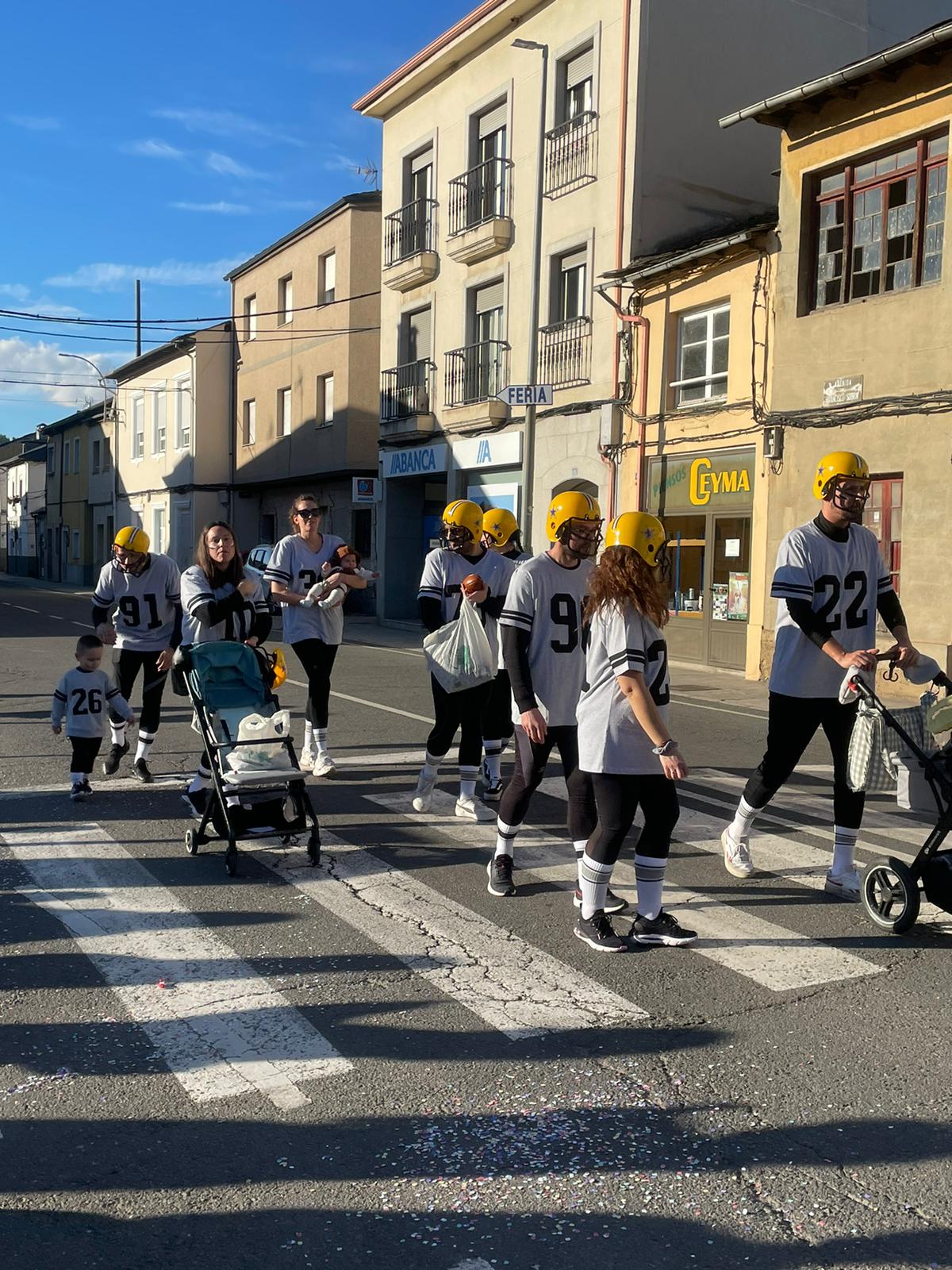 CARNAVAL 2024 FOTOS | Camponaraya se divierte entre ovnis, carreras de Fórmula Uno, Barbie's y carrozas 76