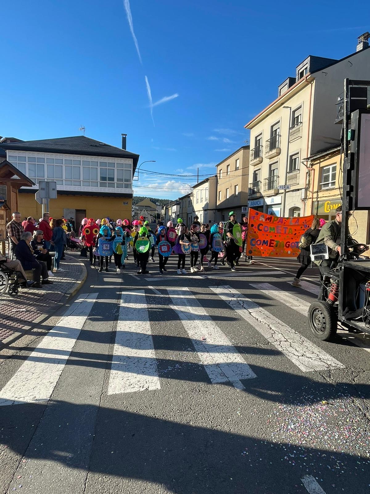 CARNAVAL 2024 FOTOS | Camponaraya se divierte entre ovnis, carreras de Fórmula Uno, Barbie's y carrozas 74