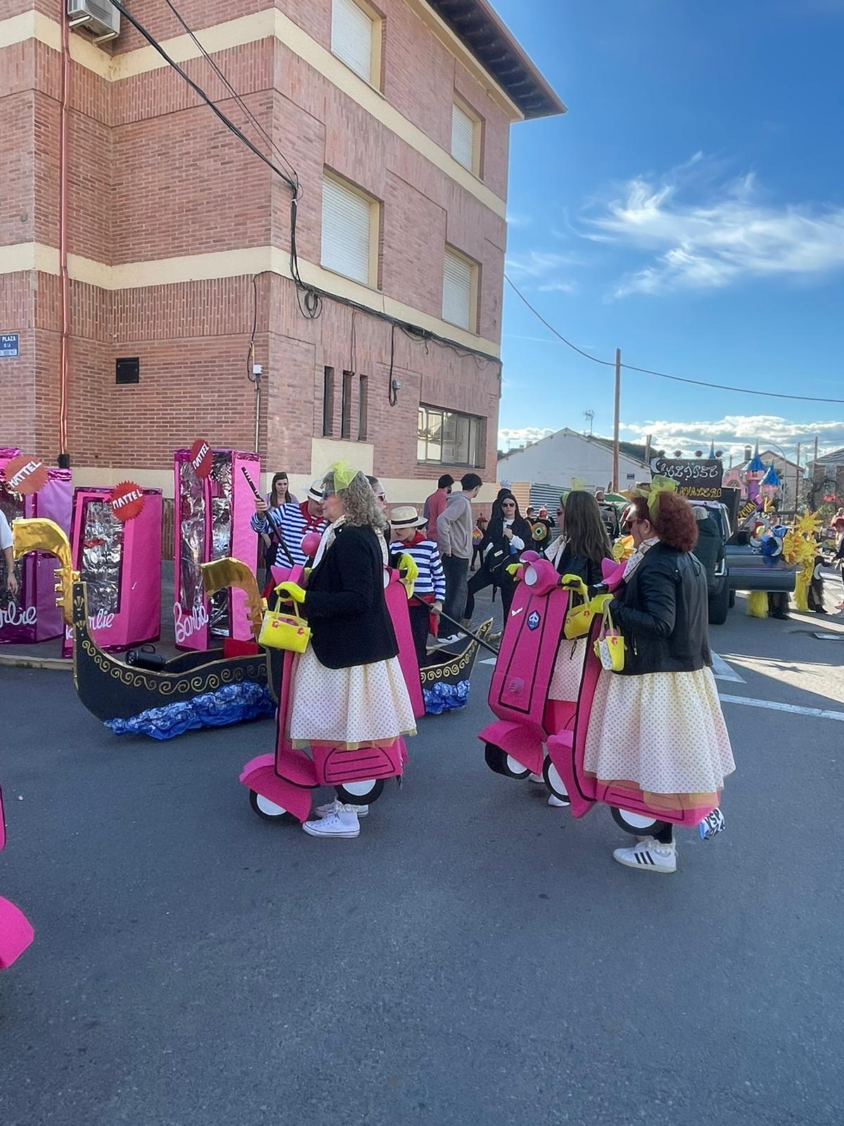 CARNAVAL 2024 FOTOS | Camponaraya se divierte entre ovnis, carreras de Fórmula Uno, Barbie's y carrozas 64