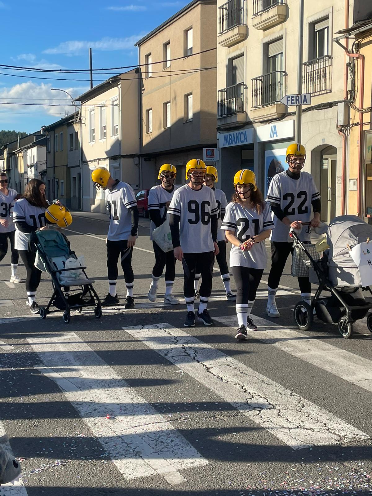 CARNAVAL 2024 FOTOS | Camponaraya se divierte entre ovnis, carreras de Fórmula Uno, Barbie's y carrozas 62