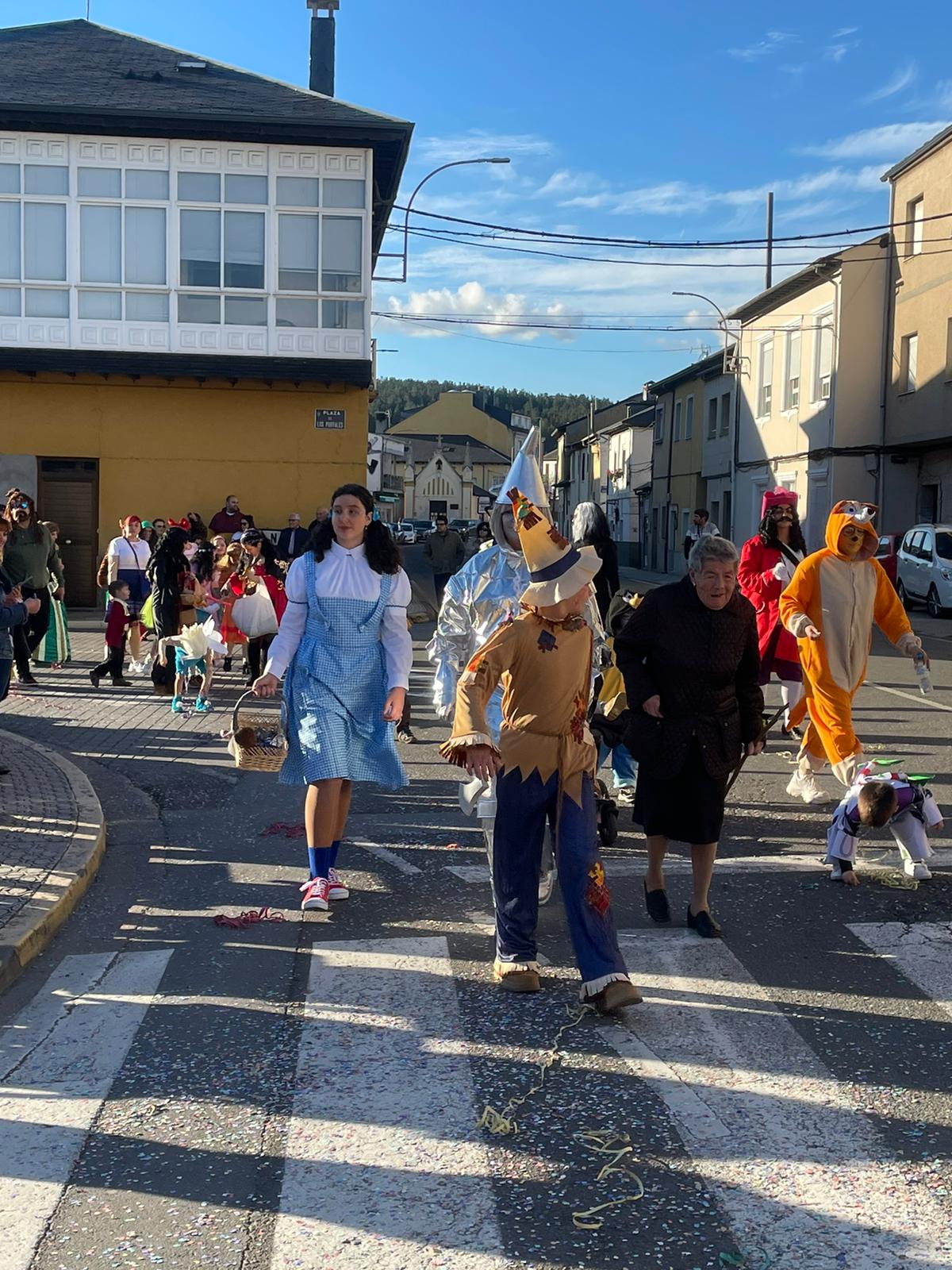 CARNAVAL 2024 FOTOS | Camponaraya se divierte entre ovnis, carreras de Fórmula Uno, Barbie's y carrozas 59