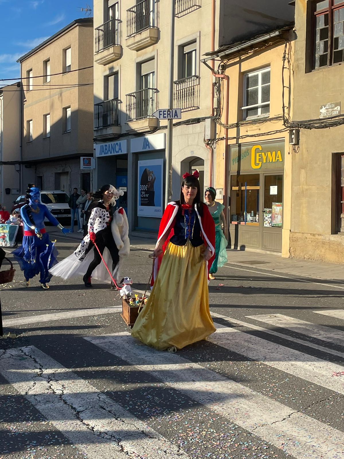 CARNAVAL 2024 FOTOS | Camponaraya se divierte entre ovnis, carreras de Fórmula Uno, Barbie's y carrozas 58