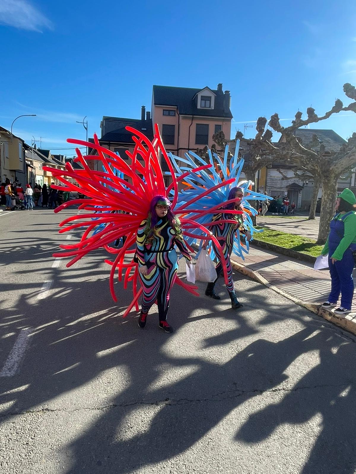 CARNAVAL 2024 FOTOS | Camponaraya se divierte entre ovnis, carreras de Fórmula Uno, Barbie's y carrozas 84