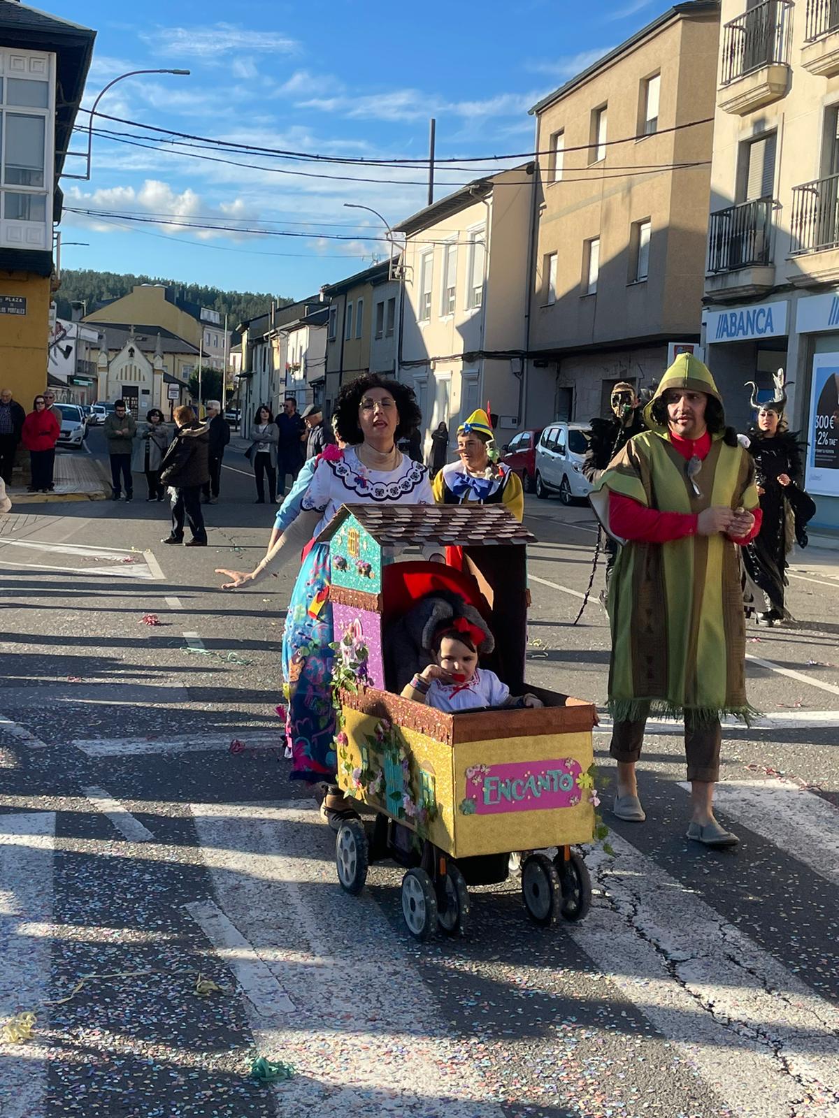 CARNAVAL 2024 FOTOS | Camponaraya se divierte entre ovnis, carreras de Fórmula Uno, Barbie's y carrozas 57