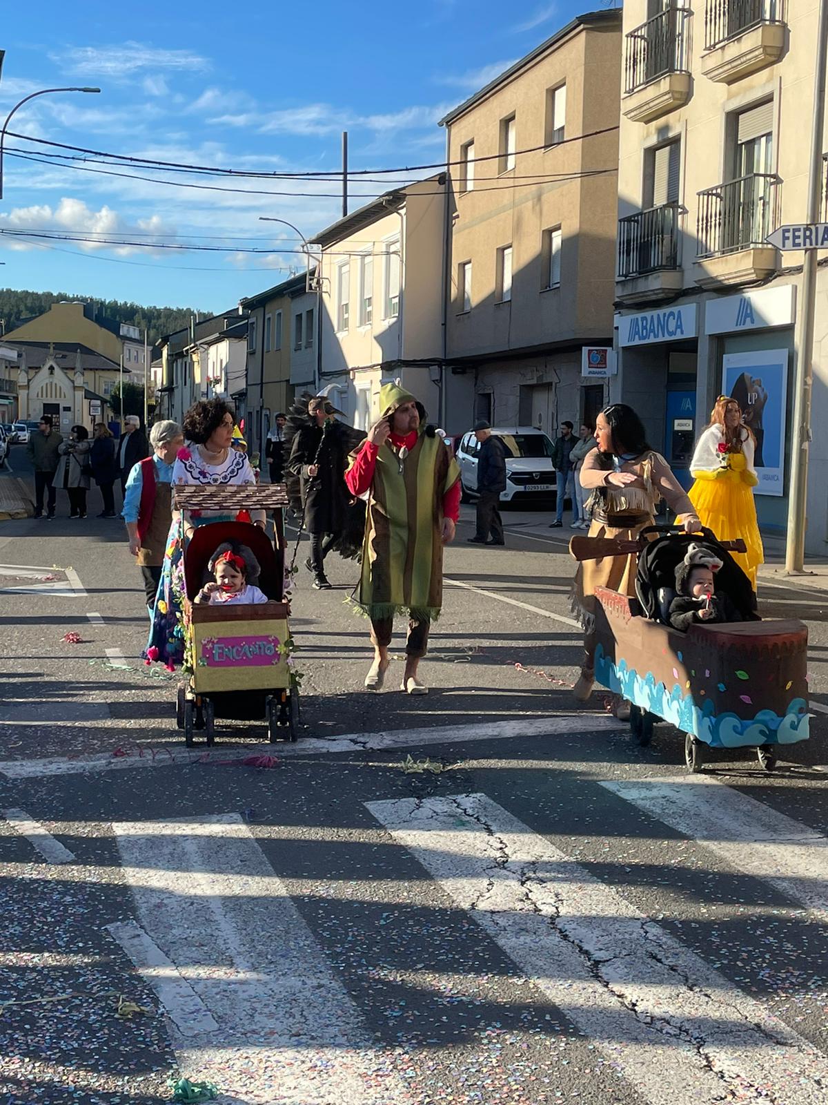 CARNAVAL 2024 FOTOS | Camponaraya se divierte entre ovnis, carreras de Fórmula Uno, Barbie's y carrozas 55