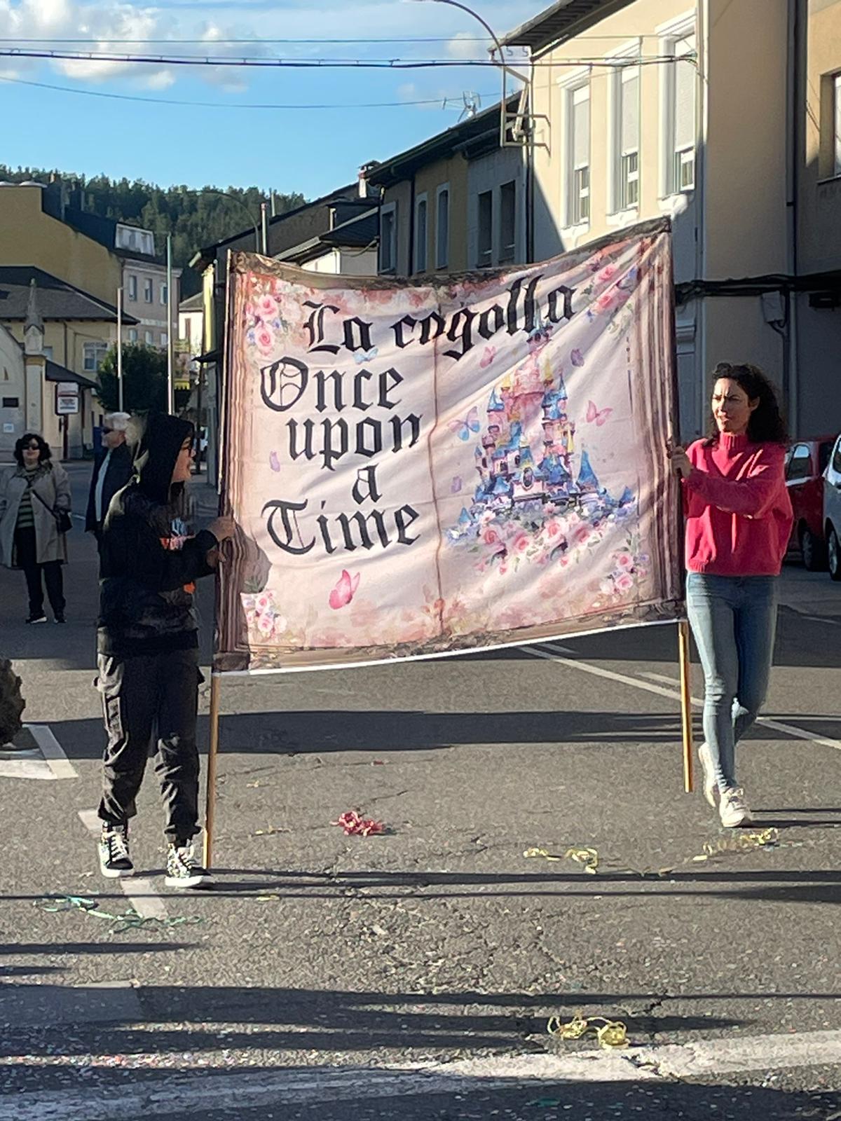 CARNAVAL 2024 FOTOS | Camponaraya se divierte entre ovnis, carreras de Fórmula Uno, Barbie's y carrozas 53