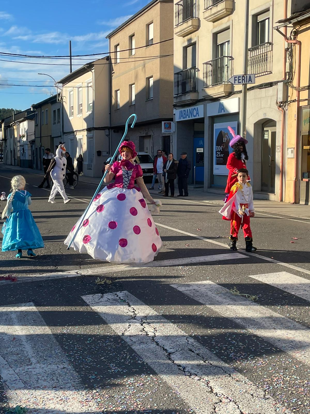 CARNAVAL 2024 FOTOS | Camponaraya se divierte entre ovnis, carreras de Fórmula Uno, Barbie's y carrozas 51