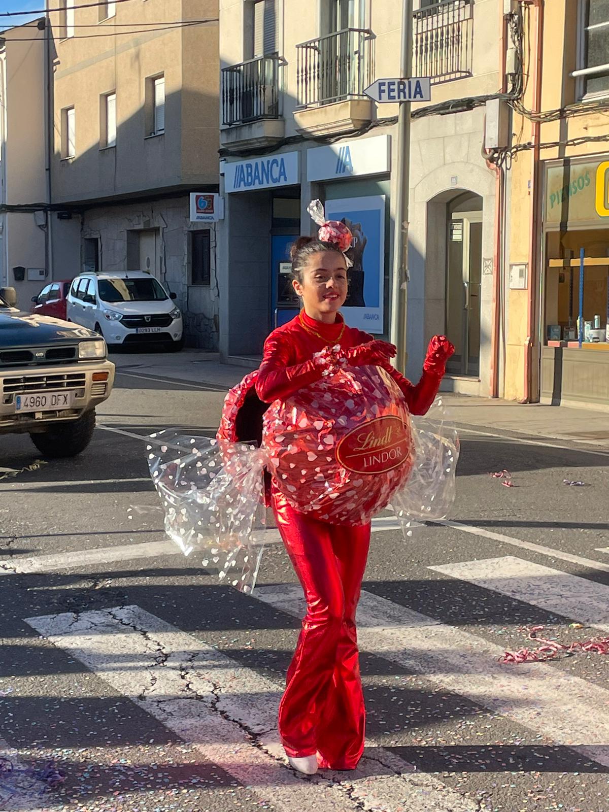 CARNAVAL 2024 FOTOS | Camponaraya se divierte entre ovnis, carreras de Fórmula Uno, Barbie's y carrozas 49