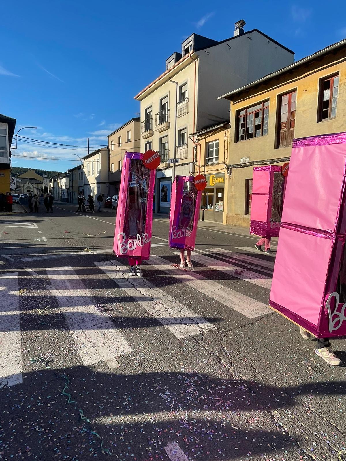 CARNAVAL 2024 FOTOS | Camponaraya se divierte entre ovnis, carreras de Fórmula Uno, Barbie's y carrozas 44