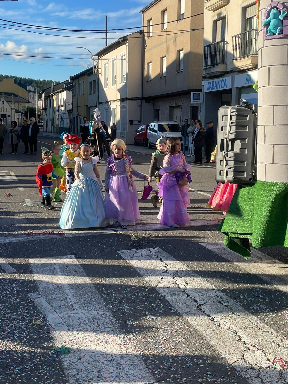 CARNAVAL 2024 FOTOS | Camponaraya se divierte entre ovnis, carreras de Fórmula Uno, Barbie's y carrozas 42