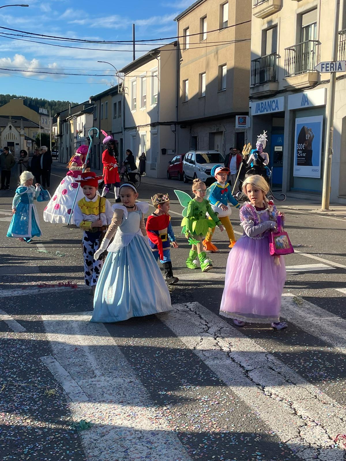 CARNAVAL 2024 FOTOS | Camponaraya se divierte entre ovnis, carreras de Fórmula Uno, Barbie's y carrozas 36