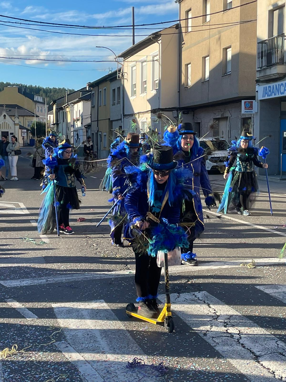 CARNAVAL 2024 FOTOS | Camponaraya se divierte entre ovnis, carreras de Fórmula Uno, Barbie's y carrozas 33