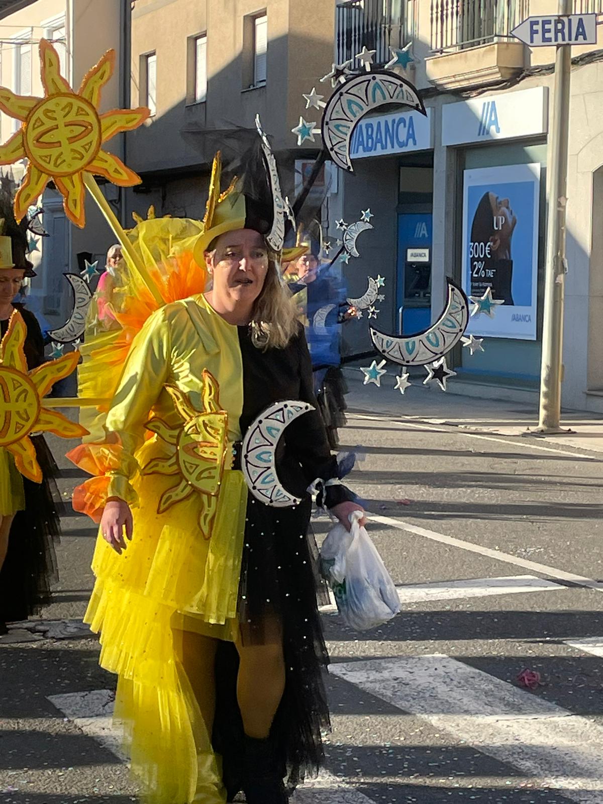 CARNAVAL 2024 FOTOS | Camponaraya se divierte entre ovnis, carreras de Fórmula Uno, Barbie's y carrozas 32