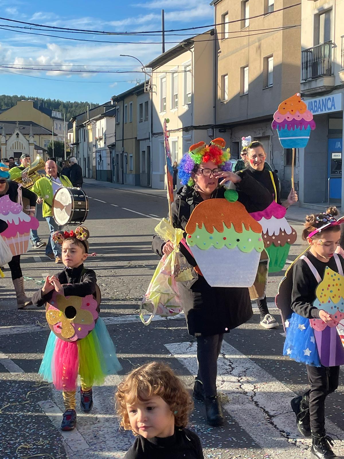 CARNAVAL 2024 FOTOS | Camponaraya se divierte entre ovnis, carreras de Fórmula Uno, Barbie's y carrozas 30