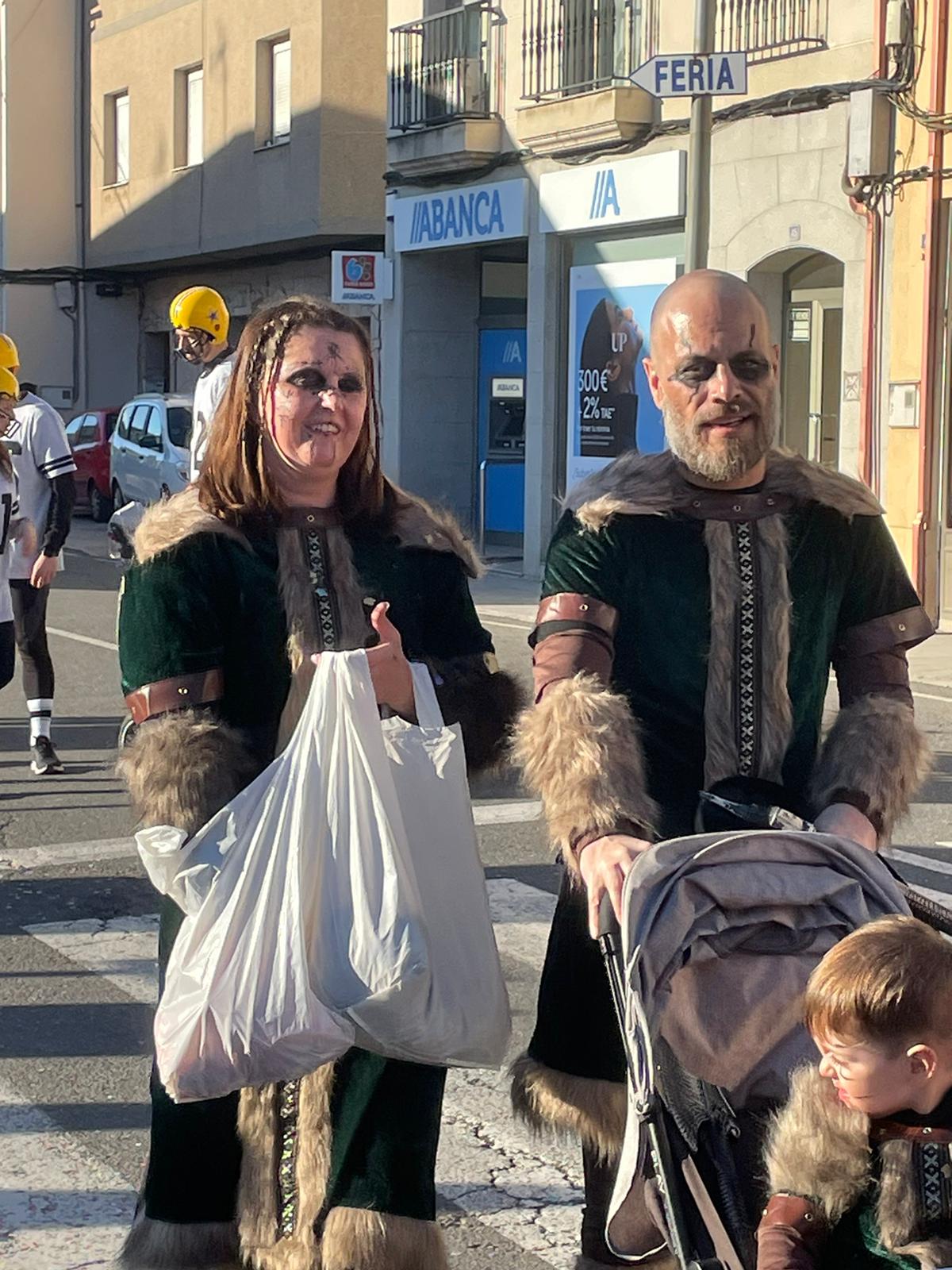 CARNAVAL 2024 FOTOS | Camponaraya se divierte entre ovnis, carreras de Fórmula Uno, Barbie's y carrozas 81