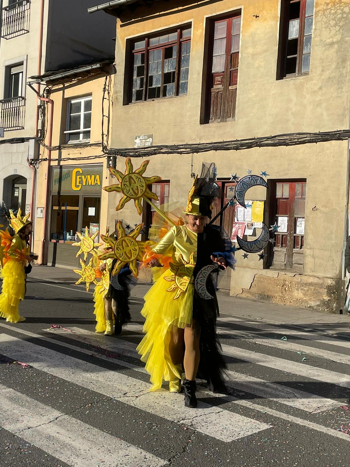 CARNAVAL 2024 FOTOS | Camponaraya se divierte entre ovnis, carreras de Fórmula Uno, Barbie's y carrozas 26