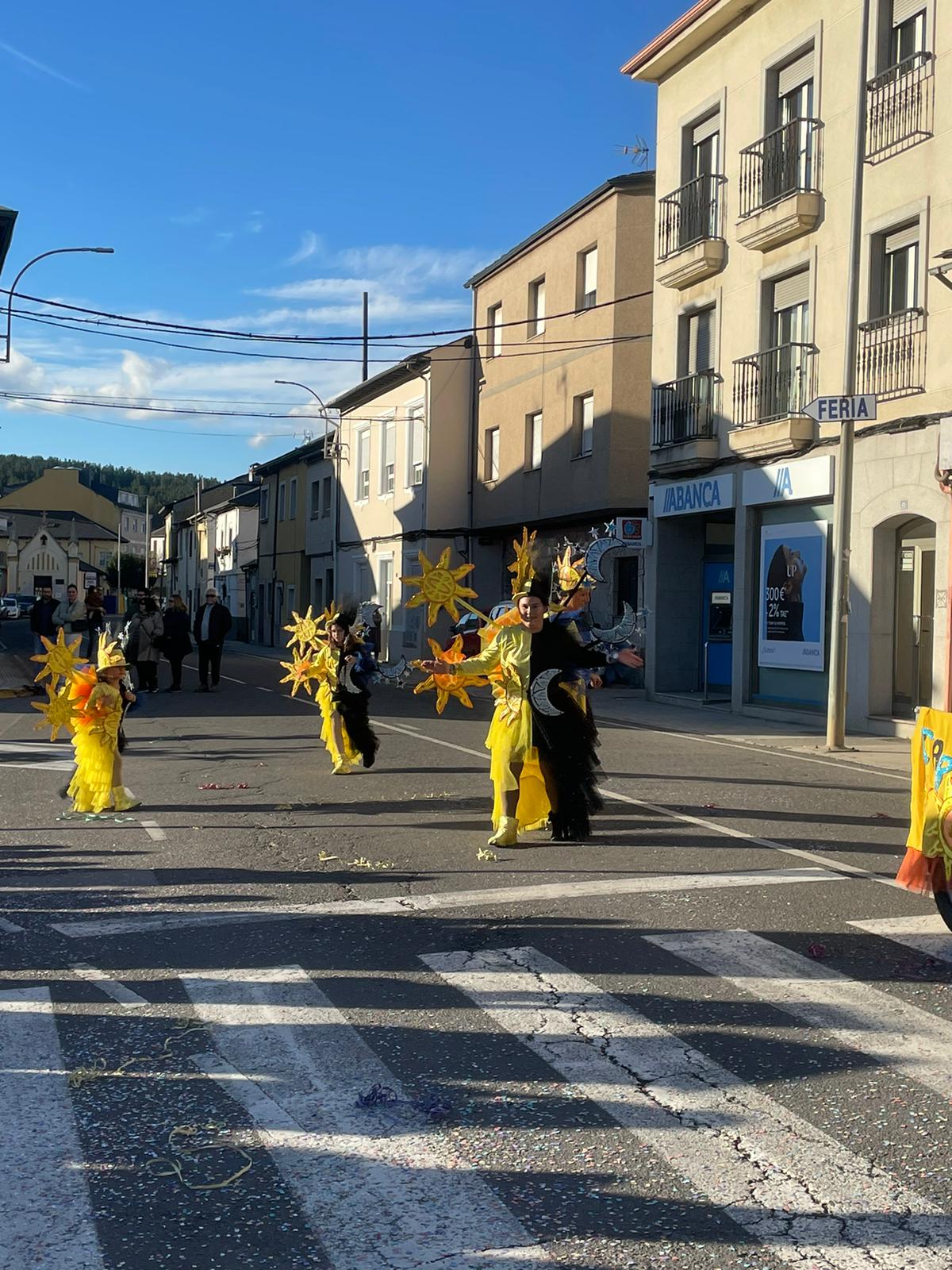 CARNAVAL 2024 FOTOS | Camponaraya se divierte entre ovnis, carreras de Fórmula Uno, Barbie's y carrozas 25