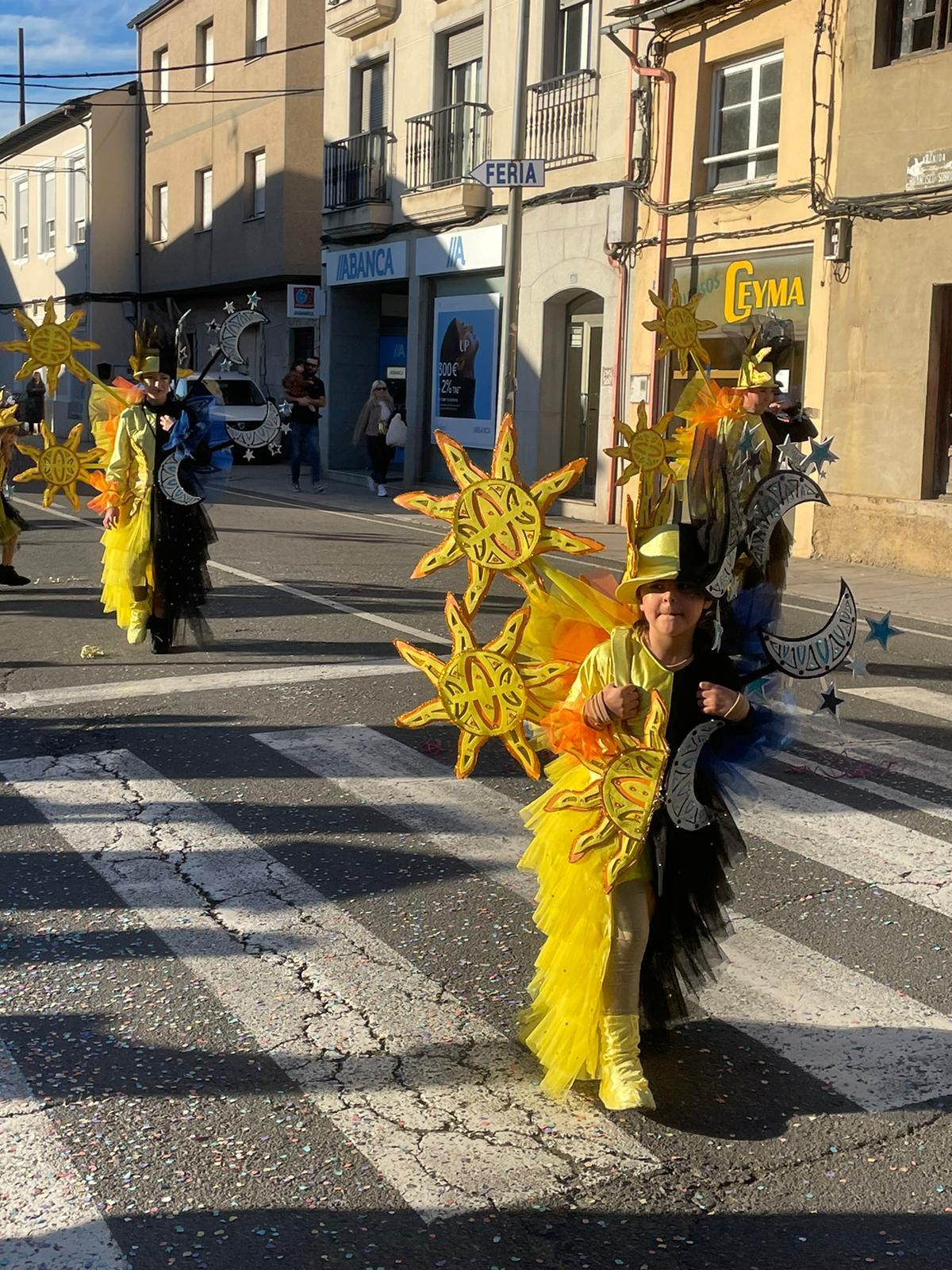 CARNAVAL 2024 FOTOS | Camponaraya se divierte entre ovnis, carreras de Fórmula Uno, Barbie's y carrozas 24