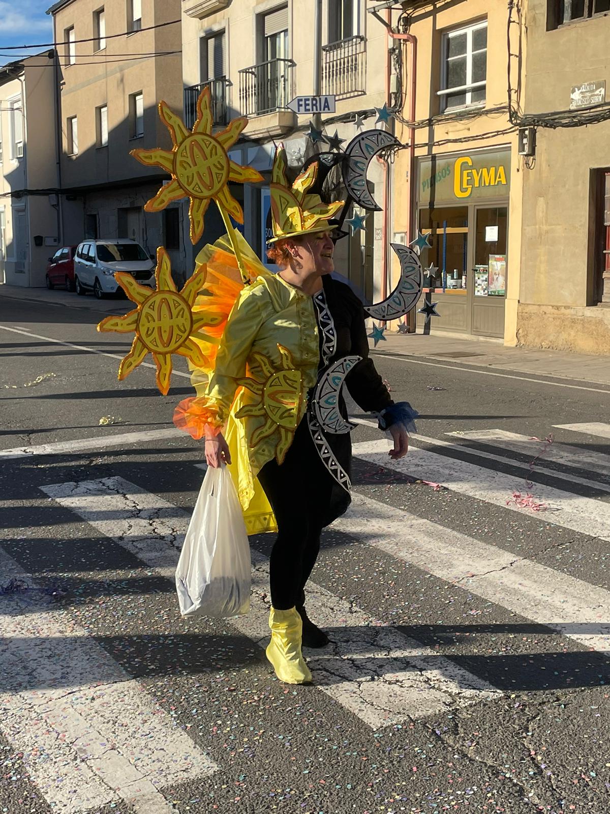 CARNAVAL 2024 FOTOS | Camponaraya se divierte entre ovnis, carreras de Fórmula Uno, Barbie's y carrozas 23