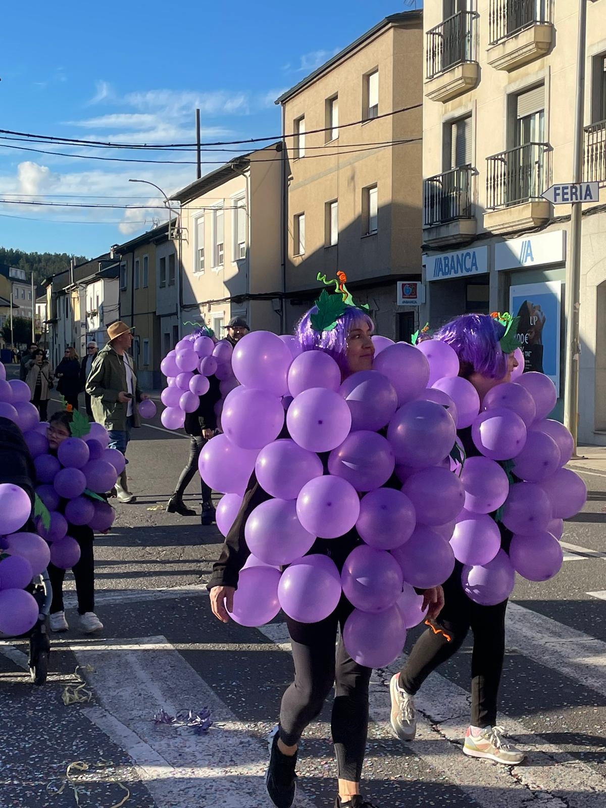 CARNAVAL 2024 FOTOS | Camponaraya se divierte entre ovnis, carreras de Fórmula Uno, Barbie's y carrozas 21