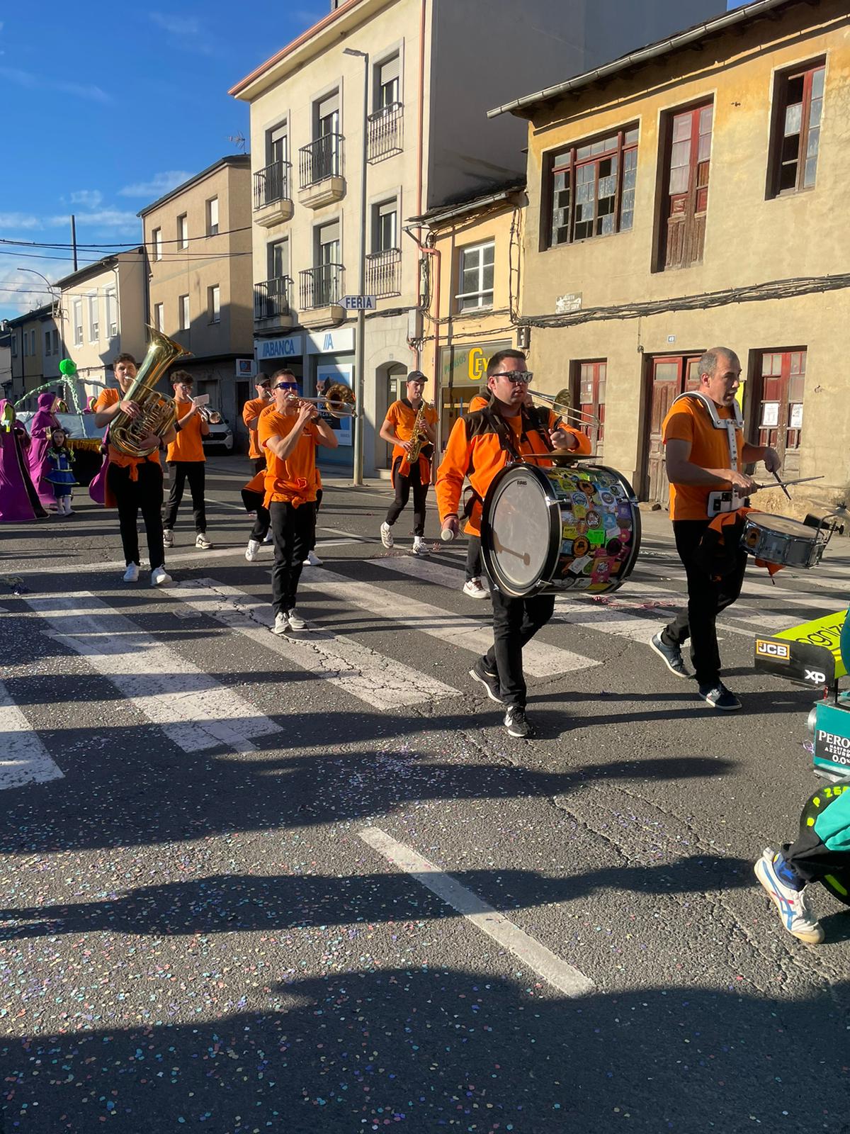 CARNAVAL 2024 FOTOS | Camponaraya se divierte entre ovnis, carreras de Fórmula Uno, Barbie's y carrozas 13