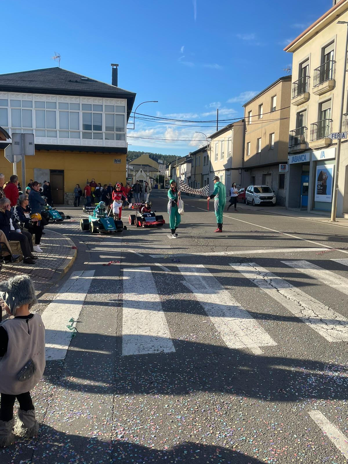 CARNAVAL 2024 FOTOS | Camponaraya se divierte entre ovnis, carreras de Fórmula Uno, Barbie's y carrozas 11