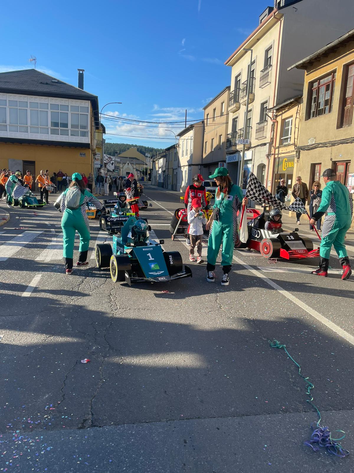 CARNAVAL 2024 FOTOS | Camponaraya se divierte entre ovnis, carreras de Fórmula Uno, Barbie's y carrozas 9