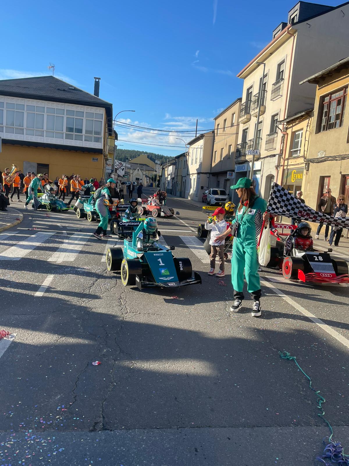 CARNAVAL 2024 FOTOS | Camponaraya se divierte entre ovnis, carreras de Fórmula Uno, Barbie's y carrozas 8