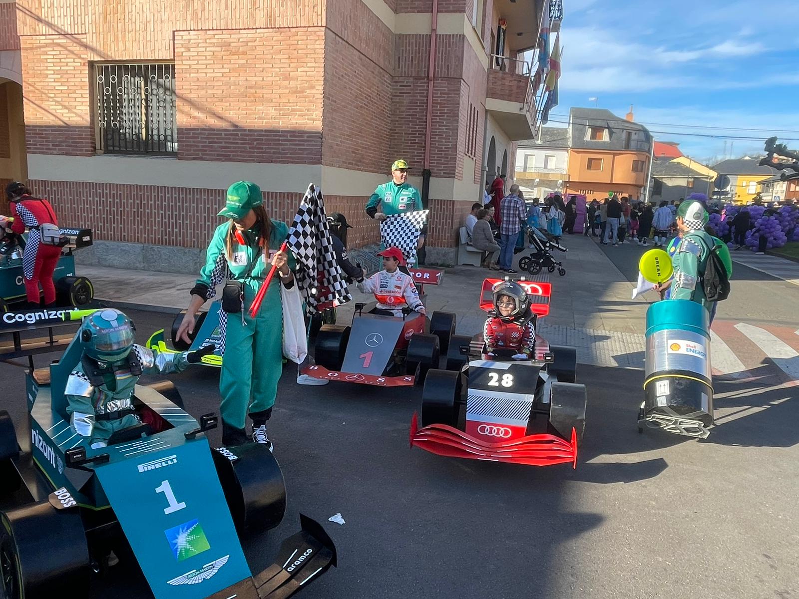 CARNAVAL 2024 FOTOS | Camponaraya se divierte entre ovnis, carreras de Fórmula Uno, Barbie's y carrozas 79