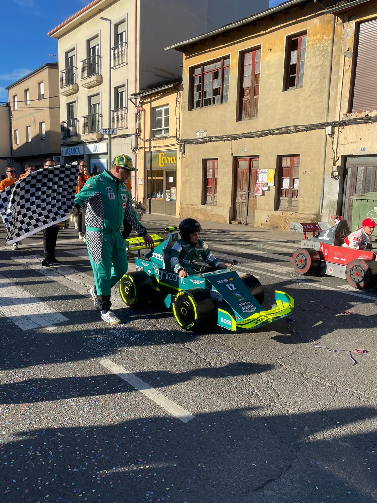 CARNAVAL 2024 FOTOS | Camponaraya se divierte entre ovnis, carreras de Fórmula Uno, Barbie's y carrozas 5