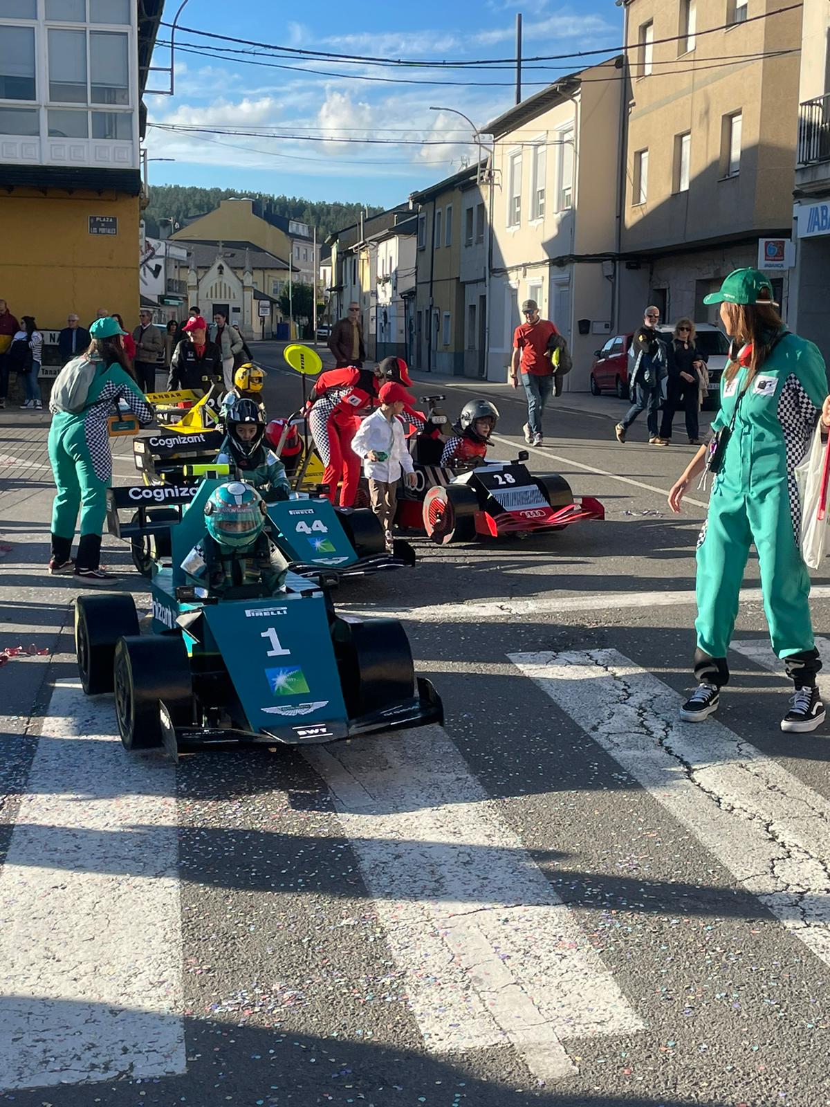 CARNAVAL 2024 FOTOS | Camponaraya se divierte entre ovnis, carreras de Fórmula Uno, Barbie's y carrozas 4