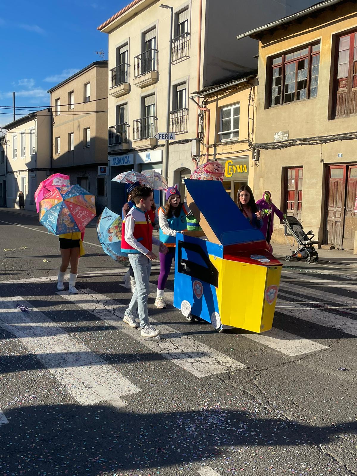 CARNAVAL 2024 FOTOS | Camponaraya se divierte entre ovnis, carreras de Fórmula Uno, Barbie's y carrozas 3