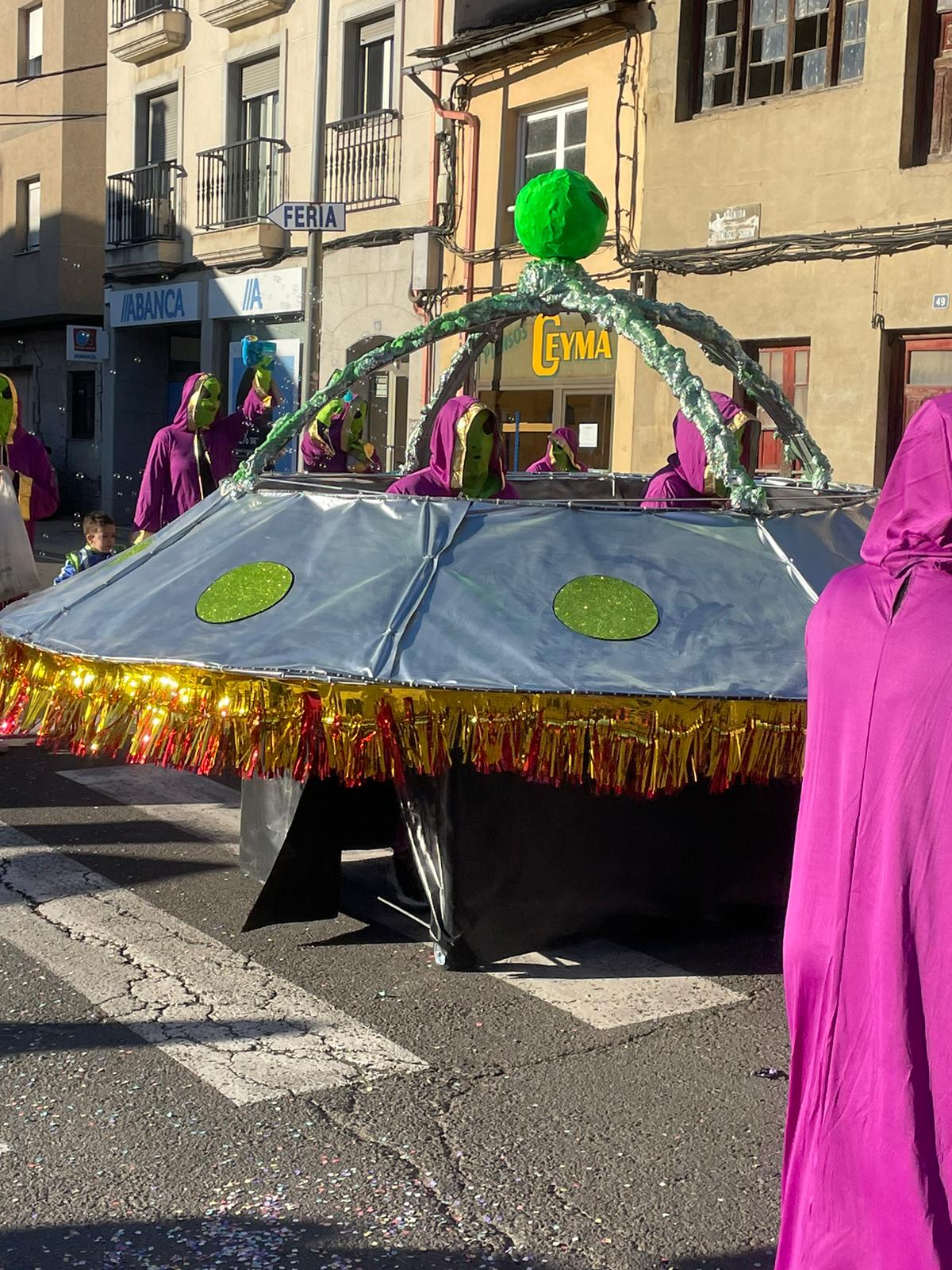 CARNAVAL 2024 FOTOS | Camponaraya se divierte entre ovnis, carreras de Fórmula Uno, Barbie's y carrozas 2