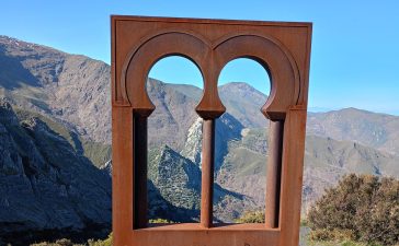 Ponferrada 'enmarca' la Tebaida Berciana con un pieza que reproduce la puerta mozárabe de Peñalba de Santiago 7