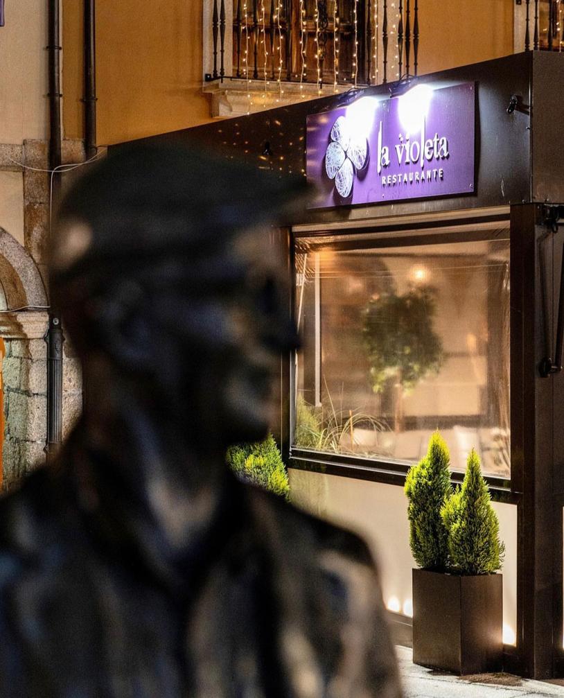 Hoy viernes 8 de marzo, el Restaurante La Violeta de Ponferrada presenta una nueva oferta gastronómica de la mano del cocinero berciano Noel Gallego (Umami), nuevo Jefe de Cocina 9