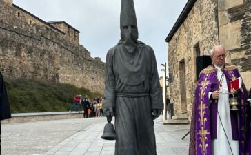 La estatua del Lambrión Chupacandiles genera debate en foros de Internet "Es una desafortunada coincidencia" 1