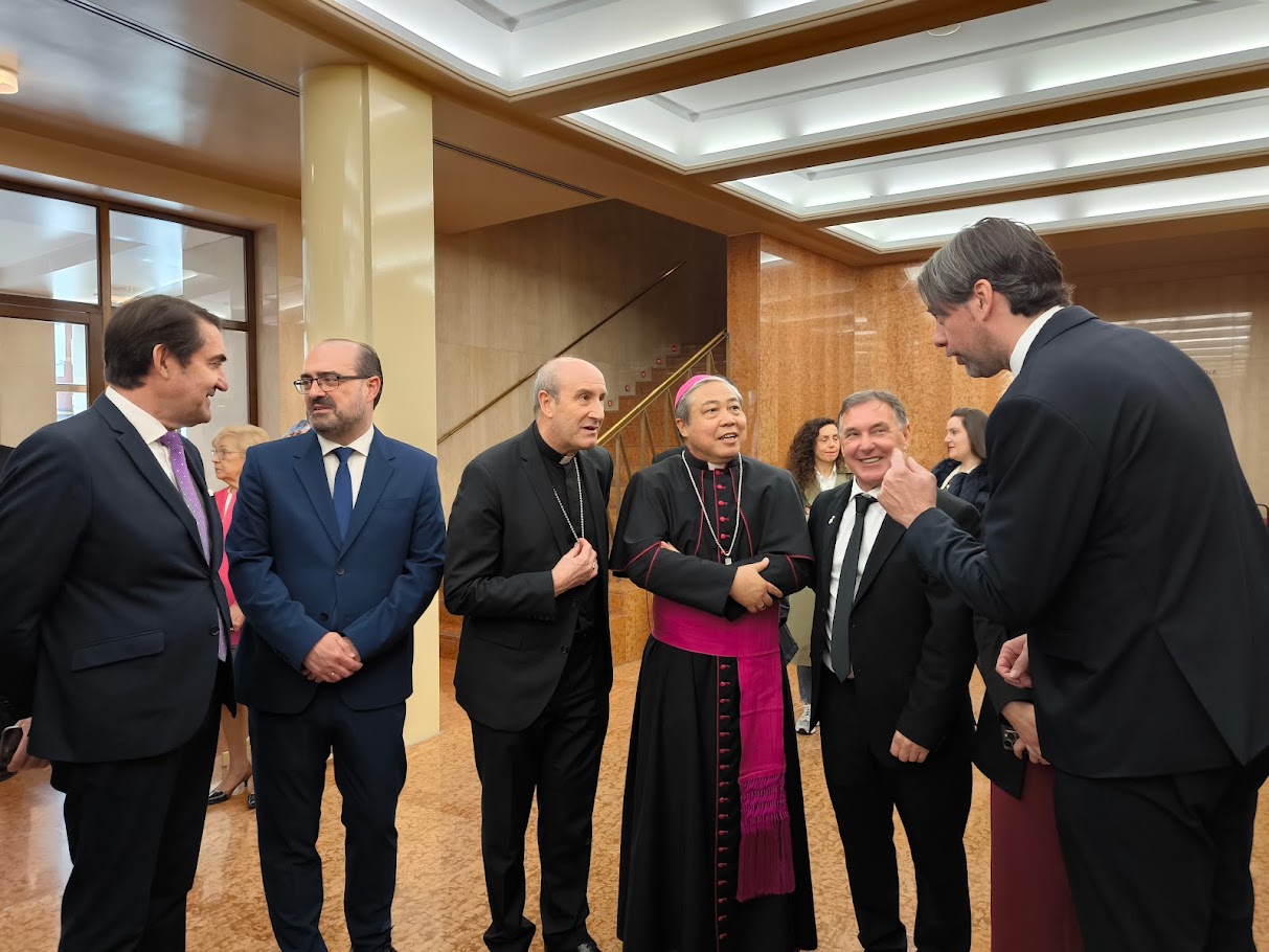 El Nuncio del Papa en España destaca la conexión entre las Iglesias de España y Filipinas en el pregón de la Semana Santa de Ponferrada 5