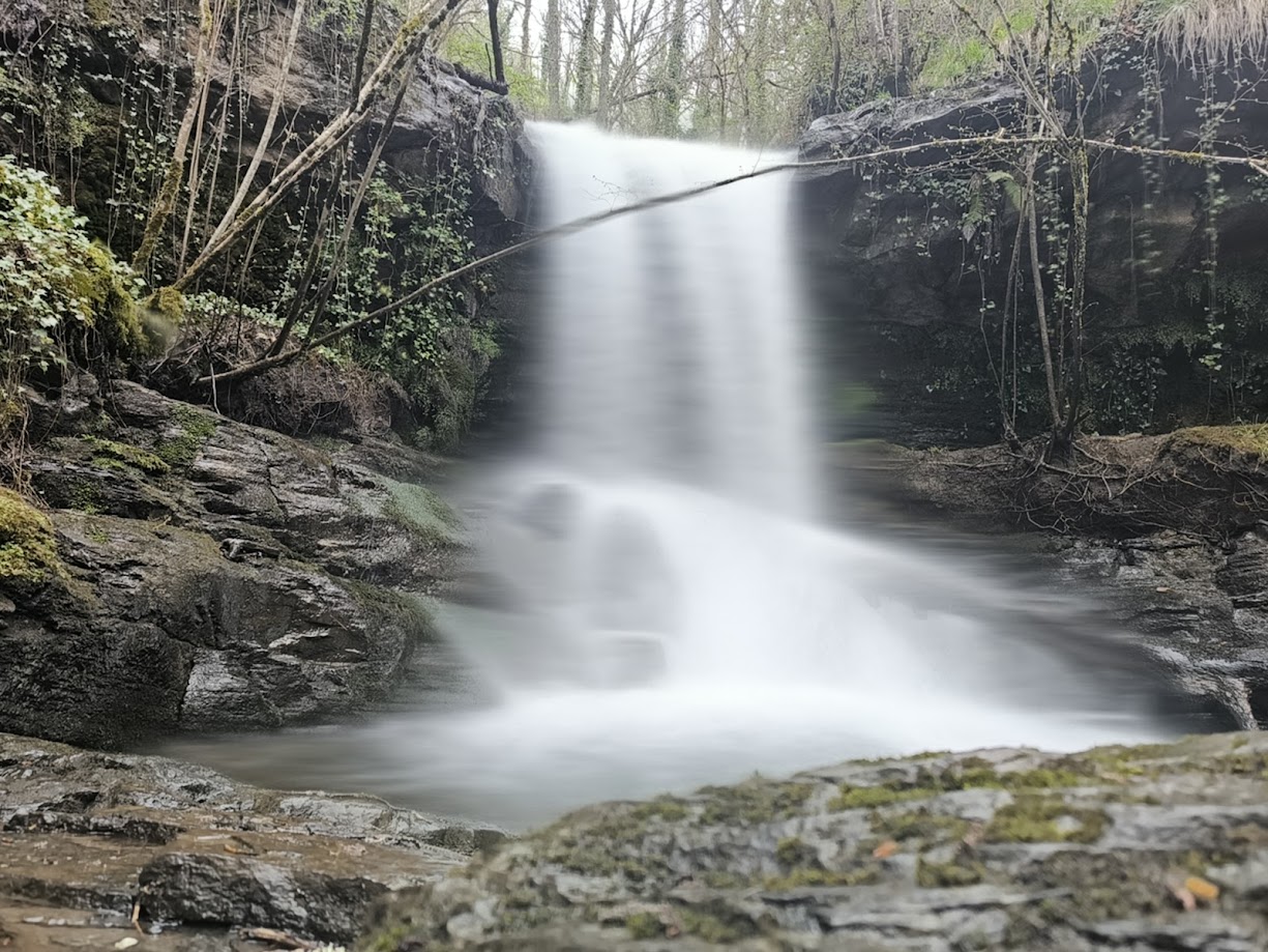Ruta por las cascadas del Arroyo Los Zancajones, la fuerza del agua escondida en Toreno 7