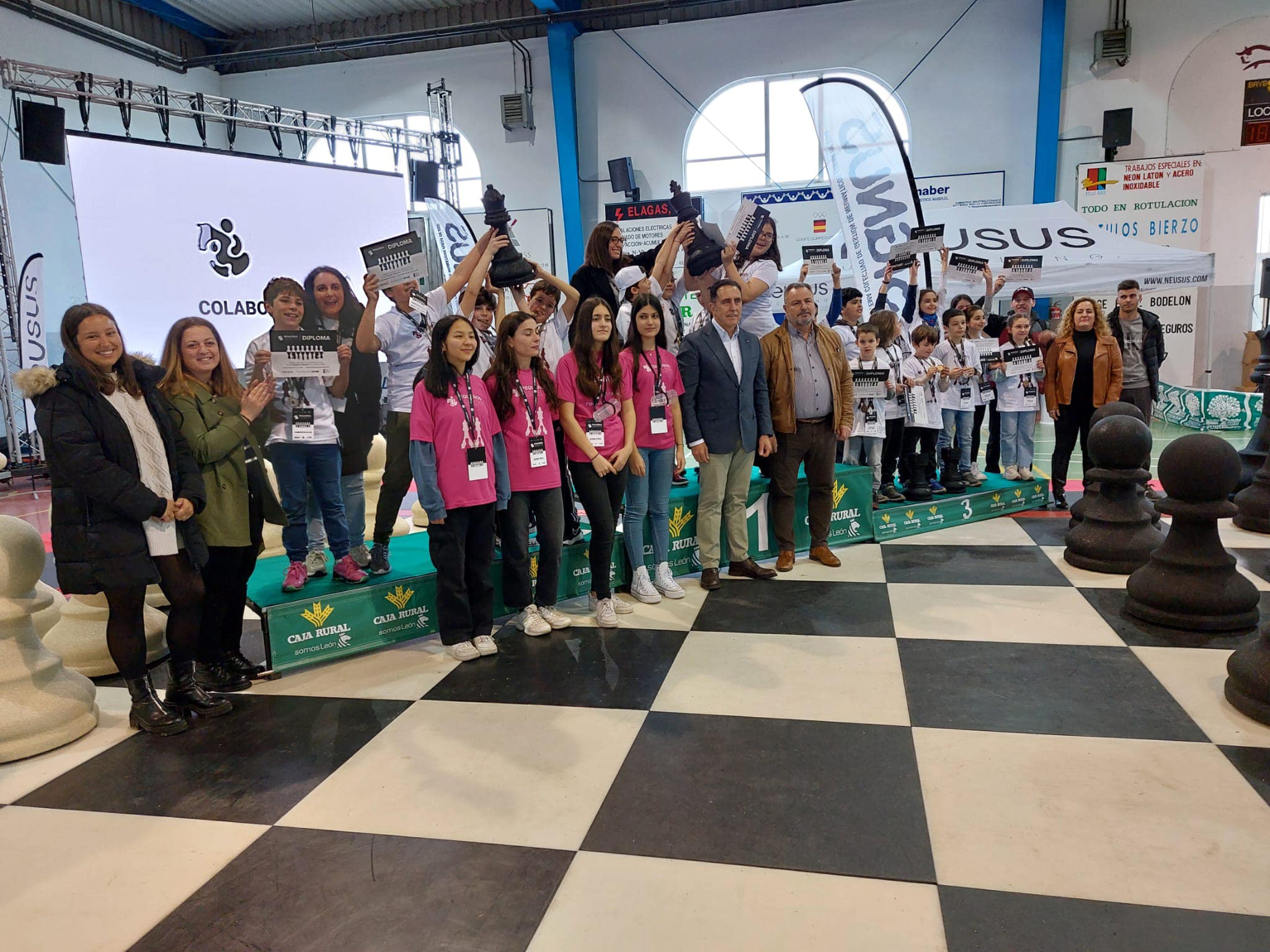 130 alumnos del Bierzo compitieron en el torneo de ajedrez escolar "Pequeños Gigantes" de Camponaraya 2